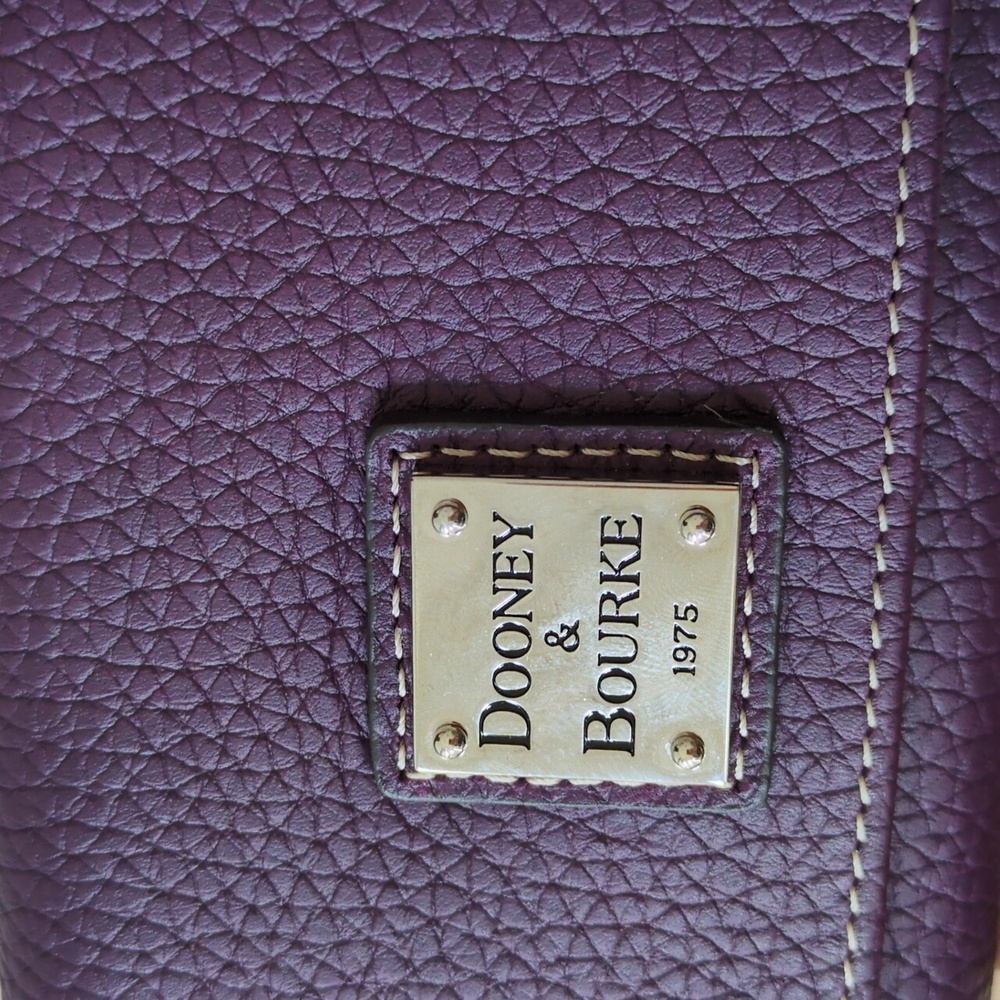Dooney & Bourke Pebble Grain Accordion Clutch/Wallet - Picture 2 of 9